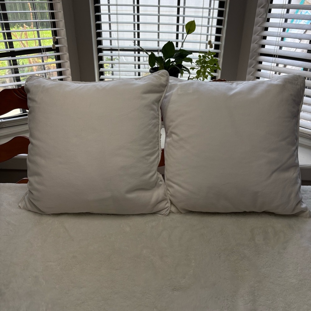 Pottery Barn Cream White Embroidered Shell Pattern Throw Pillows & Inserts Pair - Picture 3 of 12